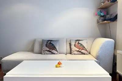 Image de Er is een Apotheek, Café, Bakkerij en Winkel in de Buurt van het Appartement