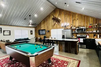 Image de Raven's Nest - On Water, Calm Cove, Next to Boat Launch, Bbq Patio, Pool Table!