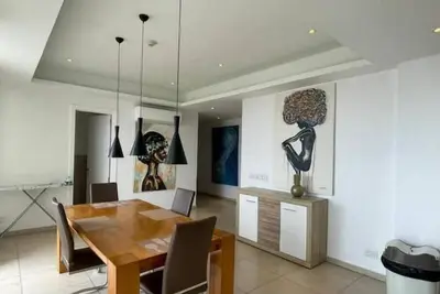 Image de 3 Br Apartment With Ocean View In Popular Osu\n\n