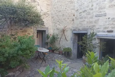 Image de Maison Avec Cours, 3 mn de L'abbaye de Lagrasse, Baignade en Rivière L'orbieu