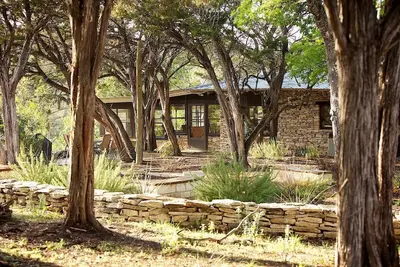 Image de Large Blanco Riverfront home on 40 acres