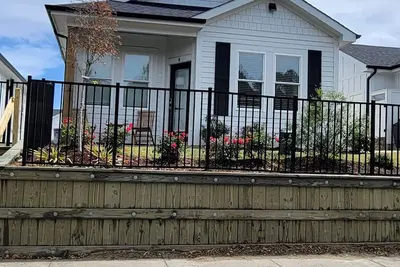 Image de Beach Paradise: 5-min walk to beach & directly across from Currituck Lighthouse!