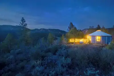 Image de Clifftop Mountain View Yurt. Hot Tub. Between Zion/Bryce #5