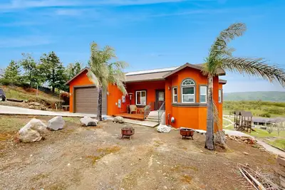 Image de Updated mtn-view dog-friendly home with private hot tub, fireplace, firepit, W/D