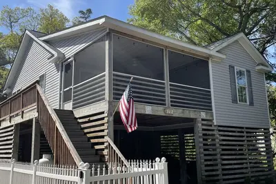 Image de Cozy beach box in quiet neighborhood.