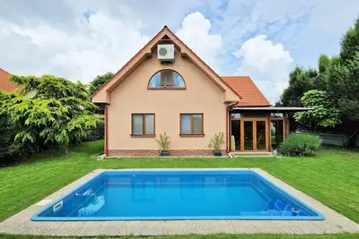 Image de two-story family house with 3 bedrooms, 2 bathrooms and pool,
