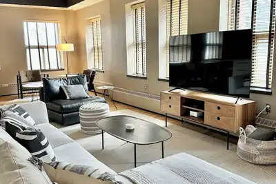 Image de Long Term Luxury Penthouse Loft in Historic Western Trust Building!