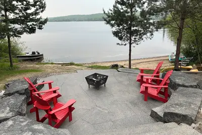 Image de Serene Buck Lake Muskoka Cottage- year round- boat -fish-Ski- Snowmobile- Atv-