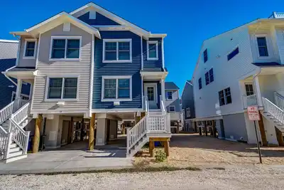 Image de Ocean Block Home with view - Just Steps to the Beach
