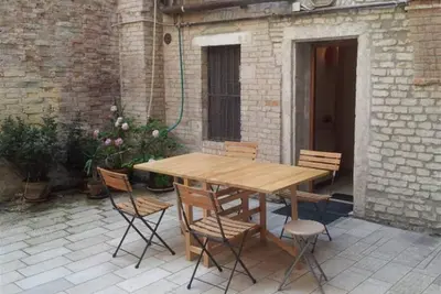 Image de Appartamento nel Ghetto Ebraico con Piccola Corte per Pranzare All'aperto