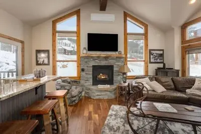 Five bedroom, five bath near slopes