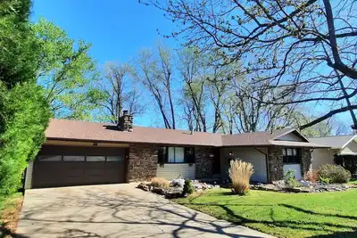 Image de Calm and peaceful 3 bedroom home with huge back