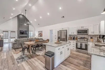 Image de Holiday Hills Haven!