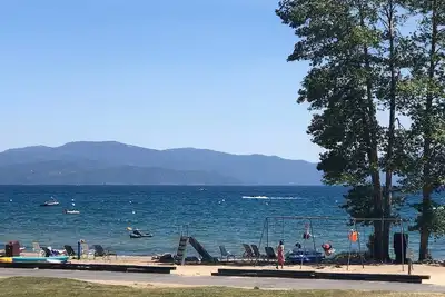 Image de Lake Tahoe Cottage on the Beach  Available Only 7/20/24-7/27/24