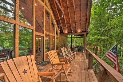 Image de Luxe Lakefront Lodge w Dock, Hot Tub & Game Room