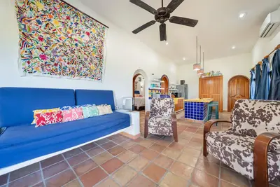 Casa Amor - Located Mid Island