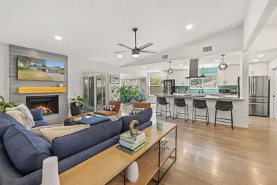 Image de Atx Oasis Home w/ Pool Workspaces & Large Backyard