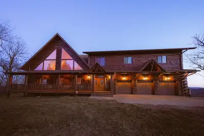 Image de Wisconsin Log Cabin Lodge | Sleeps 16