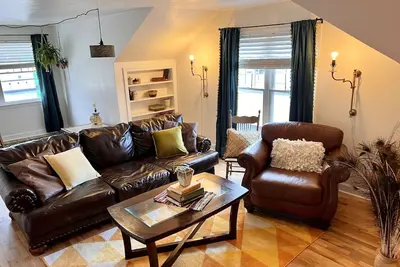 Image de The Main Street Loft in Carmi, Il - spacious, artsy, comfortable - sleeps 6