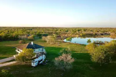 Image de Waterfront Glamping at Lake Mathis