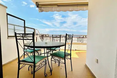 Image de 3381 - Sofia Bajos -B, Superbe Vue, Endroit Calme, Garage.