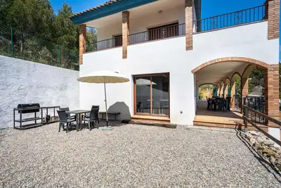 Image de Mario, vue sur la mer, piscine privée, billard, ping-pong