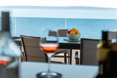 Image de Appartement de deux chambres avec la terrasse et la vue sur le mer Mandre, Pag (A-22606-a)