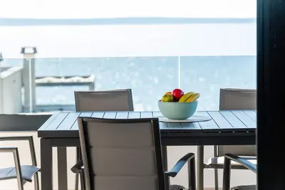 Image de Appartement de deux chambres avec la terrasse et la vue sur le mer Mandre, Pag (A-22606-b)