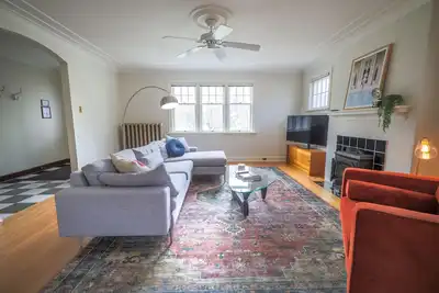 Image de Two-Bedroom Inner-City Heritage Home With Contemporary Furnishings and Parking