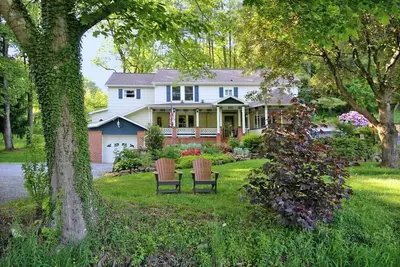 Image de 11-Acre Farmhouse Retreat | Creek, Pool, Hot Tub