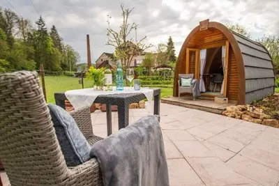 Image de Sleeping in the pod house