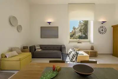 Image de Elegant apartment with sea view as far as the eye can see