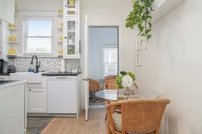 Image de Cozy Spot w/ a Private Hot Tub, Near Attractions!