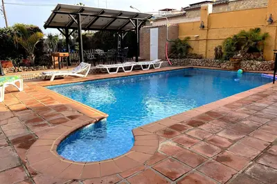 Image de Maison Edmundo avec piscine à côté de la plage