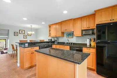 Image de Pool Side condo. private beach. 2 bedroom 2. 5 bath, sleeps 4+