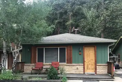 Image de Seeking a cozy escape in the heart of the Rockies? Look no further!