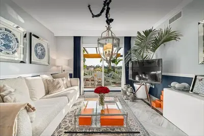 Image de Luxurious Designer Apartment – Walk to Puerto Banus