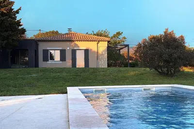 Image de Maison de campagne indépendante avec piscine au calme