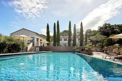 Image de Mas au coeur du Luberon avec Piscine à débordement12x4m