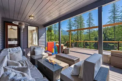 Image de Family Retreat w/ Fun Games and Mountain Views