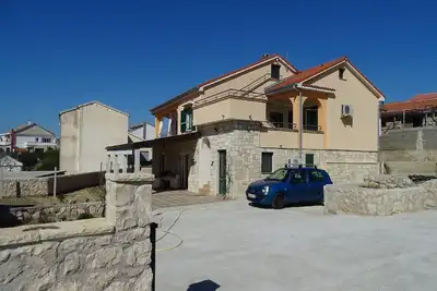Image de Appartement de vacances Ražanac pour 1 - 6 personnes avec 3 chambres à coucher - Maison de vacances