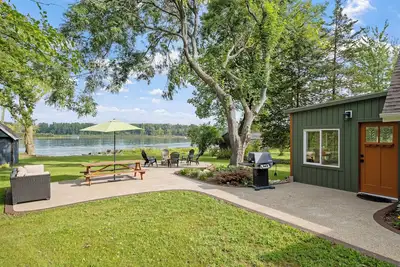 Image de 5-Star Murray Lake Retreat: Stunning Views & Modern Comfort