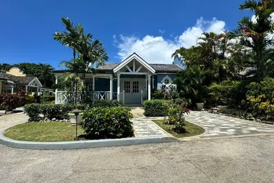 Image de Beachcombers, Porters Court, Fairmont beach passes, meters away to Lonestar&juju's