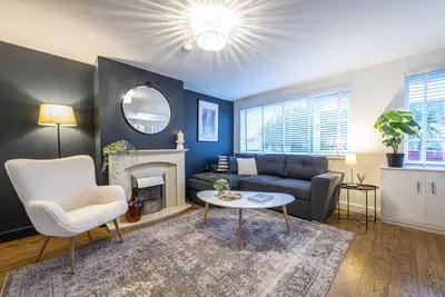 Image de Stylish 2 bedroom house in quiet suburb of Chester Sleeps 6 by Restfully