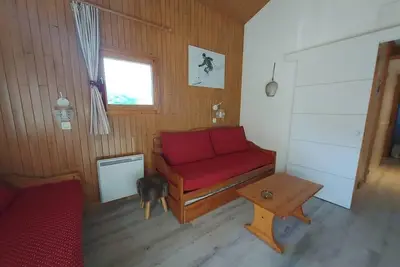 Image de 50m des commerces, 2ème étage, vue station, balcon, télévision, casier à ski, 35m², Valmorel