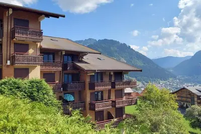 Image de À 300m des pistes de ski, 2ème étage, balcon, parking, télévision, casier à ski, 24m², Châtel