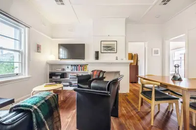 Image de Central Flair Cultural Vibrancy and Historical Charm