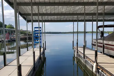 Image de Lake Woods Retreat with 28' dock slip located on Pomme de Terre Lake!