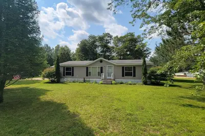 Image de cozy vacation home with fantastic Lake access!