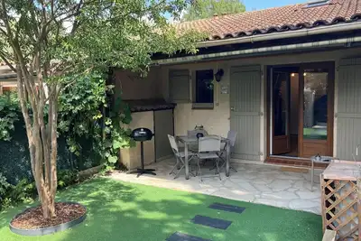 Image de Petite maison avec piscine entre mer et montagne